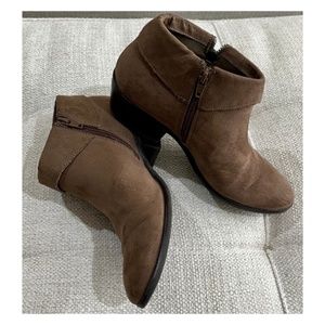 X-APPEAL Women's Ankle Booties. Side Zipper. US 7.5